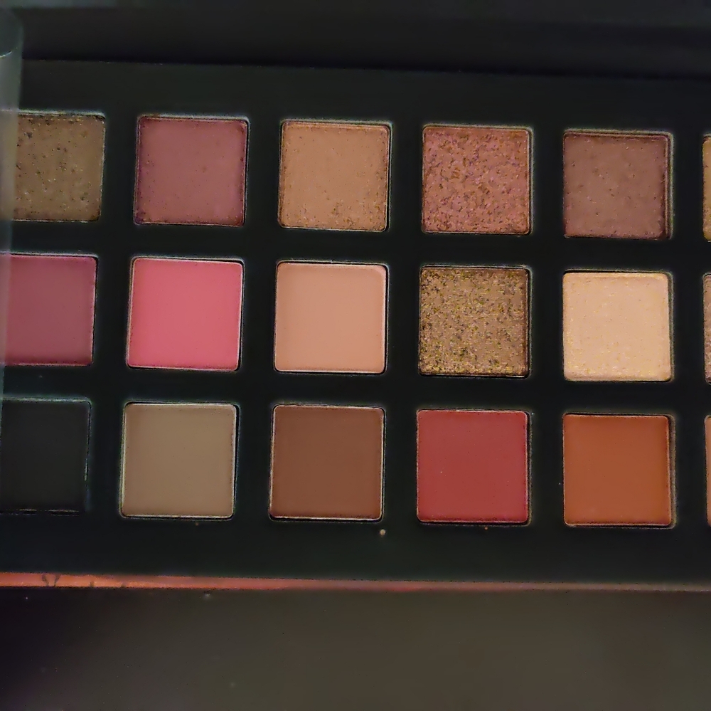 Okalan eyeshadow palettes